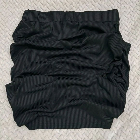ROMWE Black Ribbed Ruched Mini Skirt - Picture 2 of 5